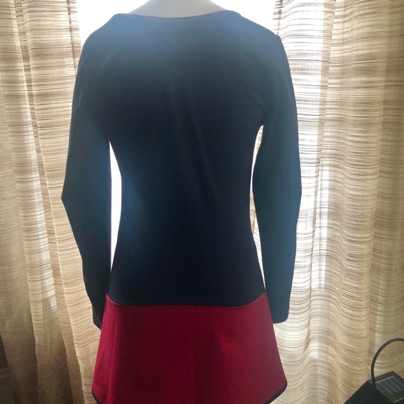 Red and black floral brocade pattern tunic - Picture 4 of 5